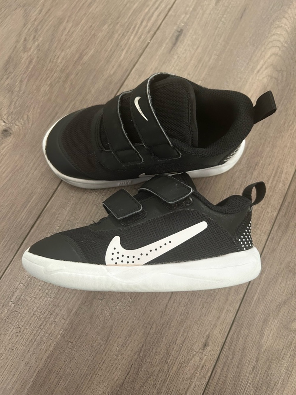 Nike Kids' Black  Omni with White Velcro Sneakers Toddler/Little Kid Size: 9c
